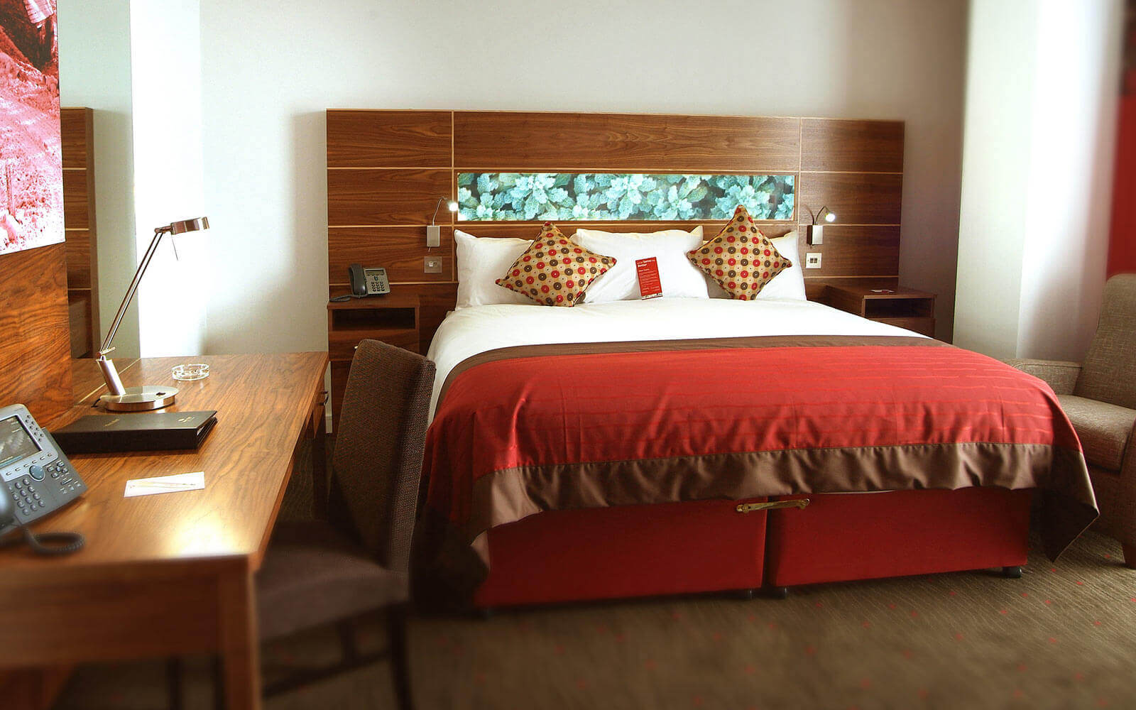 Bedroom in Crowne Plaza Dundalk Hotel